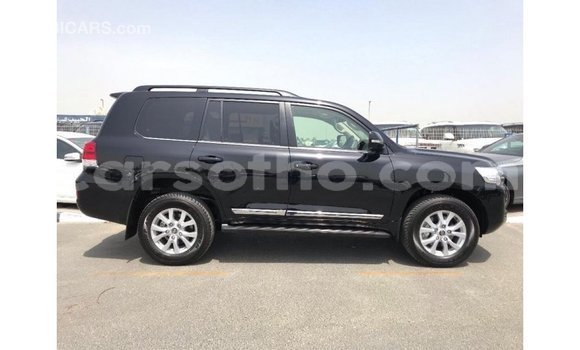 Sayi Imported Toyota Land Cruiser Black Mota in Import - Dubai a Maseru Sayi Imported Toyota Land Cruiser Black Mota in Import - Dubai a Maseru