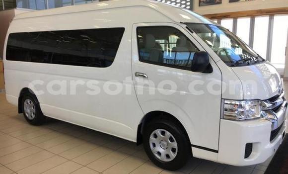 Sayi Na hannu Toyota Hiace White Mota in Maseru a Maseru Sayi Na hannu Toyota Hiace White Mota in Maseru a Maseru