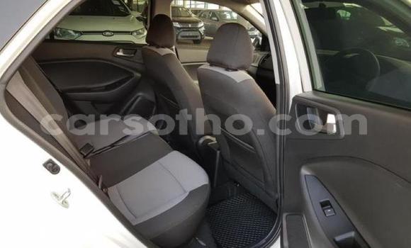 Sayi Na hannu Hyundai i20 White Mota in Maseru a Maseru Sayi Na hannu Hyundai i20 White Mota in Maseru a Maseru