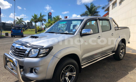 Buy Used Toyota Hilux Silver Car in Maseru in Maseru Buy Used Toyota Hilux Silver Car in Maseru in Maseru