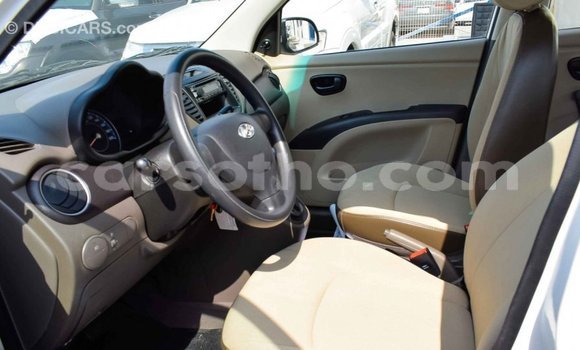 Sayi Imported Hyundai i10 White Mota in Import - Dubai a Maseru Sayi Imported Hyundai i10 White Mota in Import - Dubai a Maseru