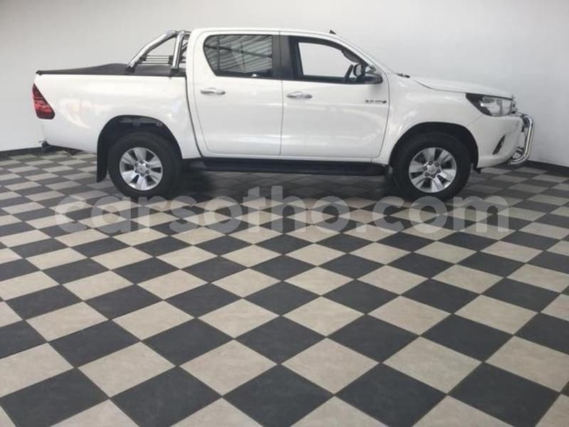 Big with watermark 2016 toyota hilux 3