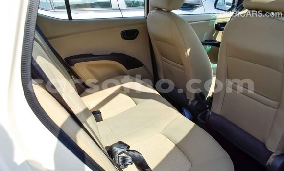 Sayi Imported Hyundai i10 Beige Mota in Import - Dubai a Maseru Sayi Imported Hyundai i10 Beige Mota in Import - Dubai a Maseru