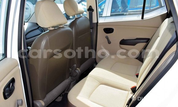 Sayi Imported Hyundai i10 White Mota in Import - Dubai a Maseru Sayi Imported Hyundai i10 White Mota in Import - Dubai a Maseru