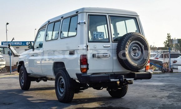 Acheter Neuf Voiture Toyota Land Cruiser Blanc à Butha Buthe, Butha-Buthe Acheter Neuf Voiture Toyota Land Cruiser Blanc à Butha Buthe, Butha-Buthe