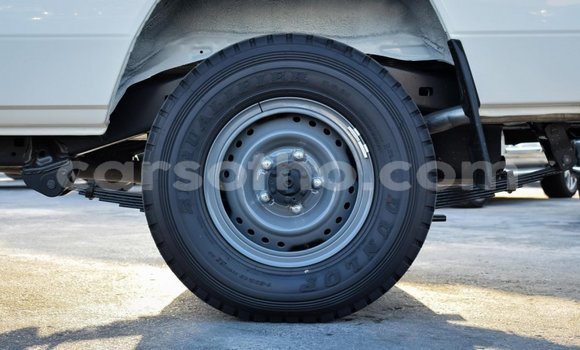 Acheter Neuf Voiture Toyota Land Cruiser Blanc à Butha Buthe, Butha-Buthe Acheter Neuf Voiture Toyota Land Cruiser Blanc à Butha Buthe, Butha-Buthe