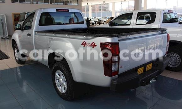 Sayi Na hannu Isuzu KB White Mota in Thaba–Tseka a Mafeteng Sayi Na hannu Isuzu KB White Mota in Thaba–Tseka a Mafeteng