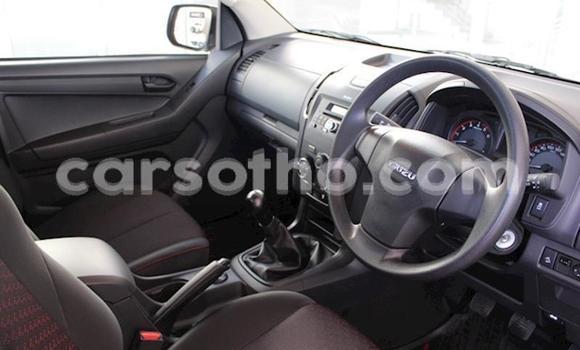 Sayi Na hannu Isuzu KB White Mota in Thaba–Tseka a Mafeteng Sayi Na hannu Isuzu KB White Mota in Thaba–Tseka a Mafeteng