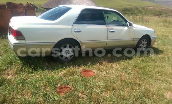 Sayi Na hannu Toyota Crown White Mota in Maseru a Maseru Sayi Na hannu Toyota Crown White Mota in Maseru a Maseru