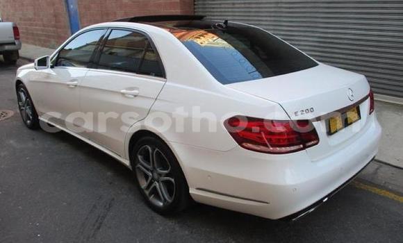 Acheter Occasion Voiture Mercedes-Benz E–Class Blanc à Mokhotlong, Berea Acheter Occasion Voiture Mercedes-Benz E–Class Blanc à Mokhotlong, Berea