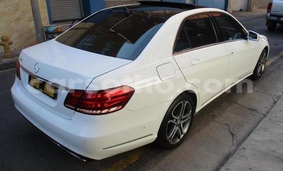Acheter Occasion Voiture Mercedes-Benz E–Class Blanc à Mokhotlong, Berea Acheter Occasion Voiture Mercedes-Benz E–Class Blanc à Mokhotlong, Berea
