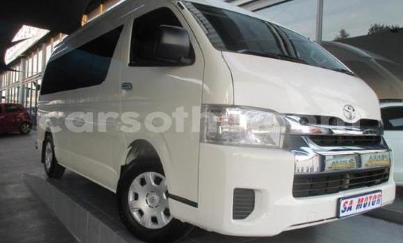Sayi Na hannu Toyota Hiace White Mota in Maseru a Maseru Sayi Na hannu Toyota Hiace White Mota in Maseru a Maseru