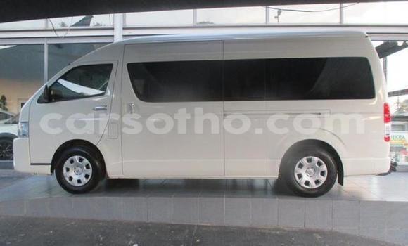 Sayi Na hannu Toyota Hiace White Mota in Maseru a Maseru Sayi Na hannu Toyota Hiace White Mota in Maseru a Maseru