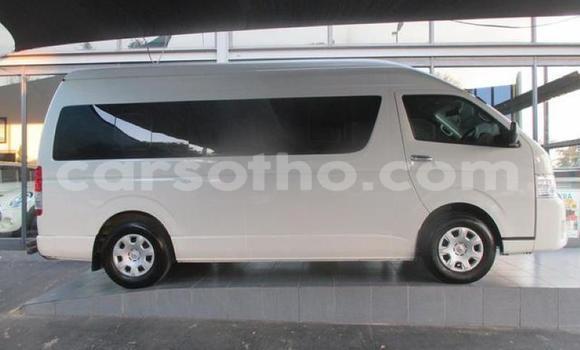Sayi Na hannu Toyota Hiace White Mota in Maseru a Maseru Sayi Na hannu Toyota Hiace White Mota in Maseru a Maseru