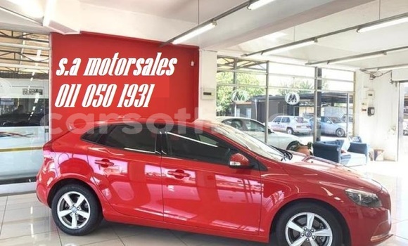 Acheter Occasion Voiture Volvo V40 Rouge à Hlotse, Leribe Acheter Occasion Voiture Volvo V40 Rouge à Hlotse, Leribe