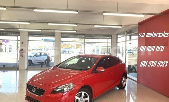 Acheter Occasion Voiture Volvo V40 Rouge à Hlotse, Leribe Acheter Occasion Voiture Volvo V40 Rouge à Hlotse, Leribe