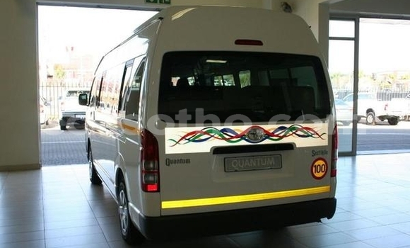 Buy Used Toyota Hiace White Car in Mokhotlong in Berea Buy Used Toyota Hiace White Car in Mokhotlong in Berea