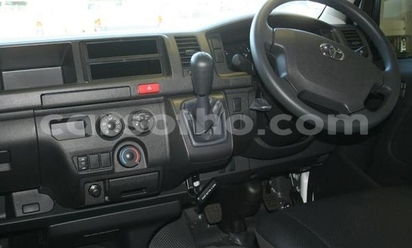 Buy Used Toyota Hiace White Car in Mokhotlong in Berea Buy Used Toyota Hiace White Car in Mokhotlong in Berea