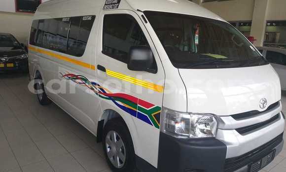 Buy Used Toyota Hiace White Car in Mokhotlong in Berea Buy Used Toyota Hiace White Car in Mokhotlong in Berea