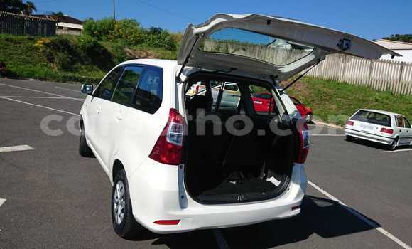 Buy Used Toyota Avanza White Car in Teyateyaneng in Berea Buy Used Toyota Avanza White Car in Teyateyaneng in Berea