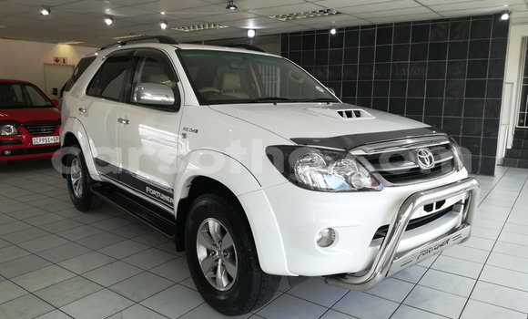 Acheter Occasion Voiture Toyota Prado Blanc à Hlotse, Leribe Acheter Occasion Voiture Toyota Prado Blanc à Hlotse, Leribe