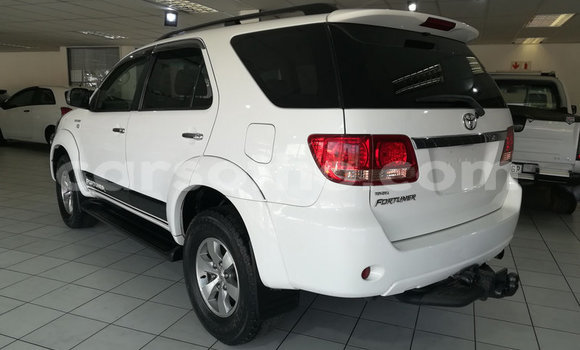 Acheter Occasion Voiture Toyota Prado Blanc à Hlotse, Leribe Acheter Occasion Voiture Toyota Prado Blanc à Hlotse, Leribe