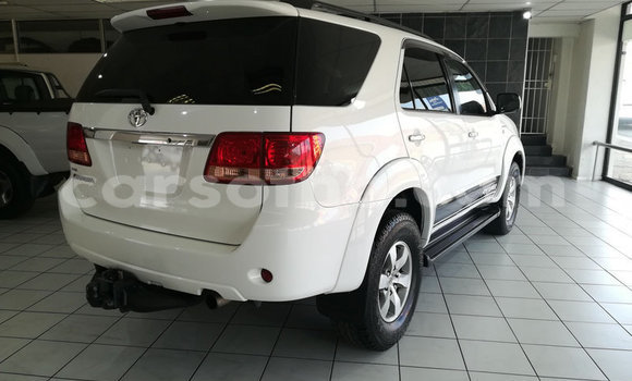 Acheter Occasion Voiture Toyota Prado Blanc à Hlotse, Leribe Acheter Occasion Voiture Toyota Prado Blanc à Hlotse, Leribe