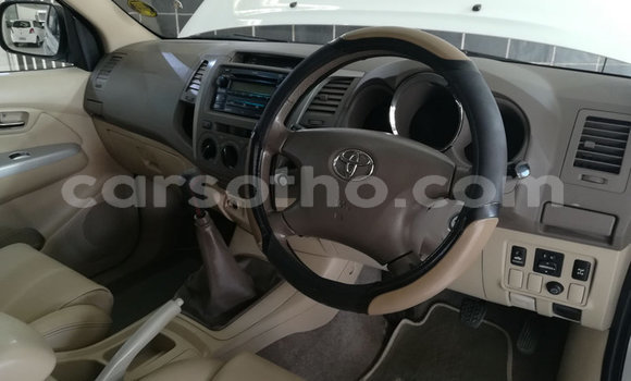 Acheter Occasion Voiture Toyota Prado Blanc à Hlotse, Leribe Acheter Occasion Voiture Toyota Prado Blanc à Hlotse, Leribe