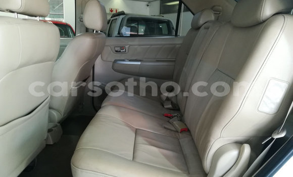 Acheter Occasion Voiture Toyota Prado Blanc à Hlotse, Leribe Acheter Occasion Voiture Toyota Prado Blanc à Hlotse, Leribe