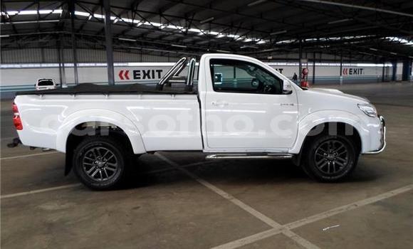 Sayi Na hannu Toyota Pickup White Mota in Hlotse a Leribe Sayi Na hannu Toyota Pickup White Mota in Hlotse a Leribe