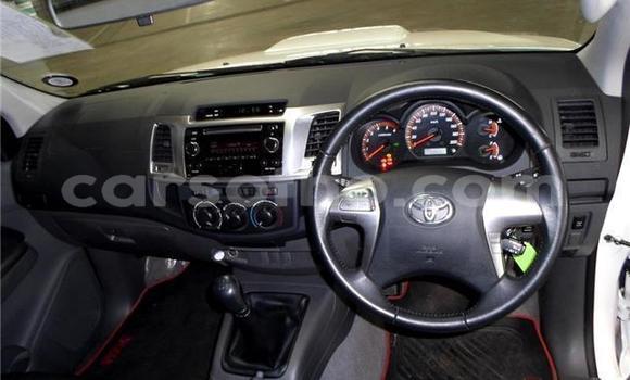 Sayi Na hannu Toyota Pickup White Mota in Hlotse a Leribe Sayi Na hannu Toyota Pickup White Mota in Hlotse a Leribe