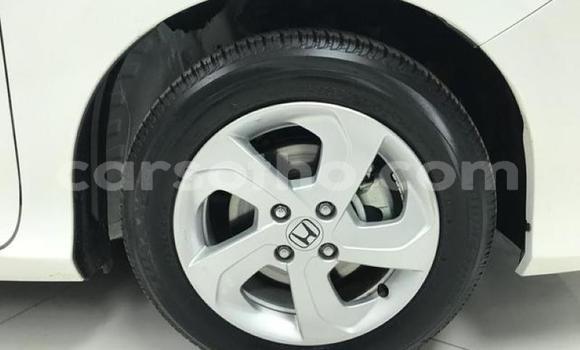 اشتري مستعمل Honda Ballade White سيارة في Hlotse في Leribe اشتري مستعمل Honda Ballade White سيارة في Hlotse في Leribe