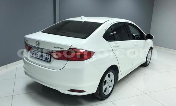 اشتري مستعمل Honda Ballade White سيارة في Hlotse في Leribe اشتري مستعمل Honda Ballade White سيارة في Hlotse في Leribe