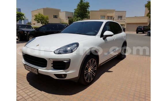 Sayi Imported Porsche Cayenne White Mota in Import - Dubai a Maseru