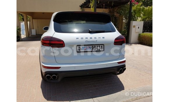 Sayi Imported Porsche Cayenne White Mota in Import - Dubai a Maseru Sayi Imported Porsche Cayenne White Mota in Import - Dubai a Maseru