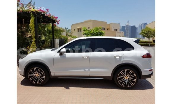 Sayi Imported Porsche Cayenne White Mota in Import - Dubai a Maseru Sayi Imported Porsche Cayenne White Mota in Import - Dubai a Maseru