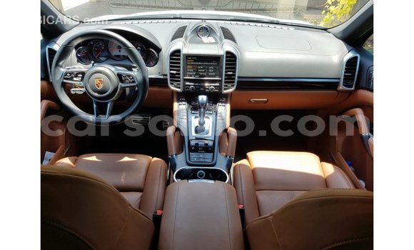 Sayi Imported Porsche Cayenne White Mota in Import - Dubai a Maseru Sayi Imported Porsche Cayenne White Mota in Import - Dubai a Maseru