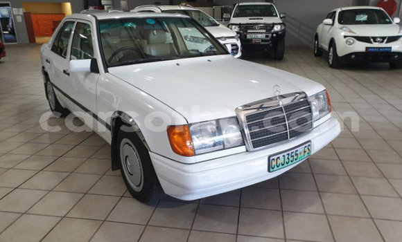 Sayi Na hannu Mercedes-Benz 290 White Mota in Maseru a Maseru Sayi Na hannu Mercedes-Benz 290 White Mota in Maseru a Maseru