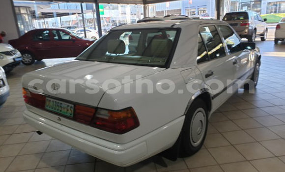 Sayi Na hannu Mercedes-Benz 290 White Mota in Maseru a Maseru Sayi Na hannu Mercedes-Benz 290 White Mota in Maseru a Maseru