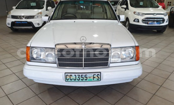Sayi Na hannu Mercedes-Benz 290 White Mota in Maseru a Maseru Sayi Na hannu Mercedes-Benz 290 White Mota in Maseru a Maseru