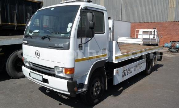 Sayi Na hannu Nissan UD White Babbar mota in Maseru a Maseru Sayi Na hannu Nissan UD White Babbar mota in Maseru a Maseru