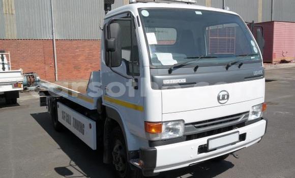 Sayi Na hannu Nissan UD White Babbar mota in Maseru a Maseru Sayi Na hannu Nissan UD White Babbar mota in Maseru a Maseru