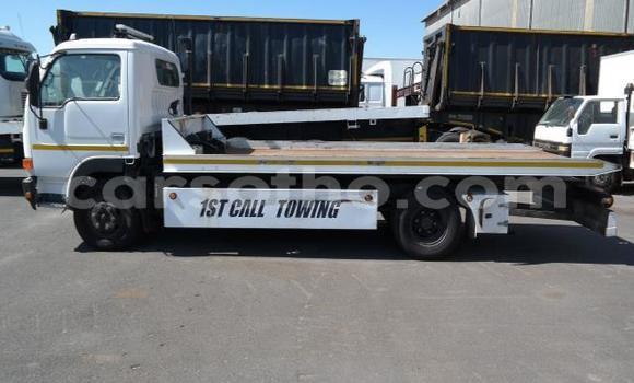 Sayi Na hannu Nissan UD White Babbar mota in Maseru a Maseru Sayi Na hannu Nissan UD White Babbar mota in Maseru a Maseru