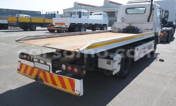 Sayi Na hannu Nissan UD White Babbar mota in Maseru a Maseru Sayi Na hannu Nissan UD White Babbar mota in Maseru a Maseru