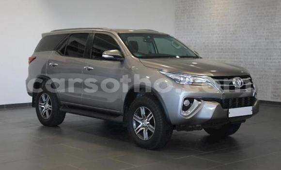 Acheter Occasion Voiture Toyota Fortuner Beige à Maseru, Maseru Acheter Occasion Voiture Toyota Fortuner Beige à Maseru, Maseru
