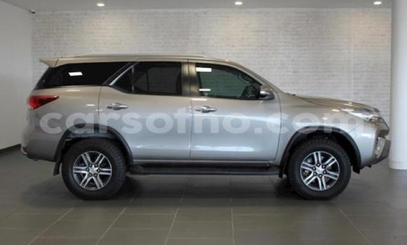 Acheter Occasion Voiture Toyota Fortuner Beige à Maseru, Maseru Acheter Occasion Voiture Toyota Fortuner Beige à Maseru, Maseru