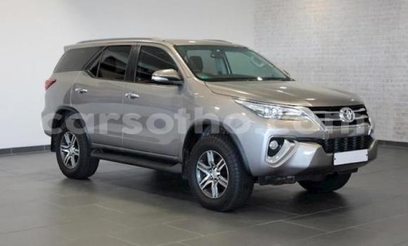 Acheter Occasion Voiture Toyota Fortuner Beige à Maseru, Maseru Acheter Occasion Voiture Toyota Fortuner Beige à Maseru, Maseru