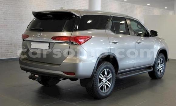 Acheter Occasion Voiture Toyota Fortuner Beige à Maseru, Maseru Acheter Occasion Voiture Toyota Fortuner Beige à Maseru, Maseru