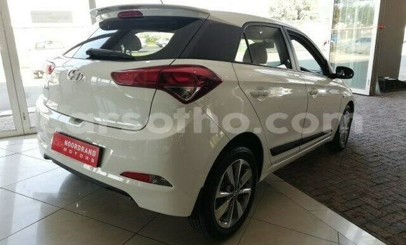 Acheter Occasion Voiture Hyundai i20 Blanc à Butha–Buthe, Thaba-Tseka Acheter Occasion Voiture Hyundai i20 Blanc à Butha–Buthe, Thaba-Tseka
