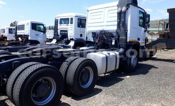 Acheter Occasion Voiture Mercedes-Benz 190 (W201) Blanc à Butha–Buthe, Thaba-Tseka Acheter Occasion Voiture Mercedes-Benz 190 (W201) Blanc à Butha–Buthe, Thaba-Tseka